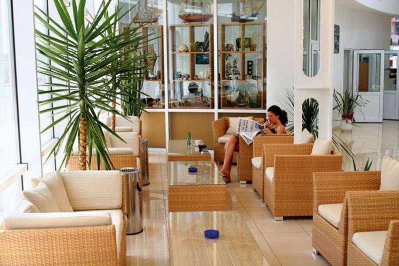 Korona Hotel Pantai Sunny Bagian luar foto